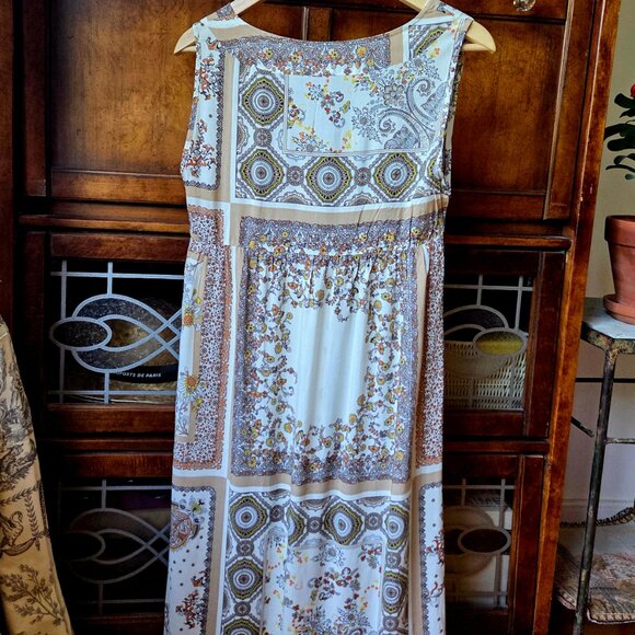 100% Silk Beautiful Dress - Picture 5 of 6